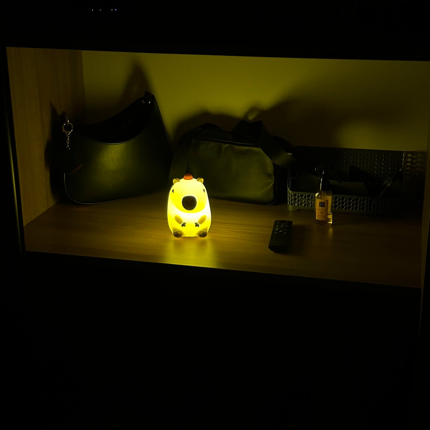 HomeStuffUtopiaâ„¢ Capybara Night Light